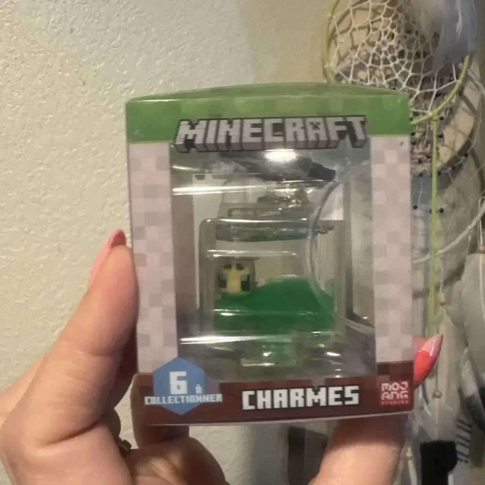 New Minecraft Series 2 Charms Bee 2.5-Inch Backpack Hanger Viral Keychain